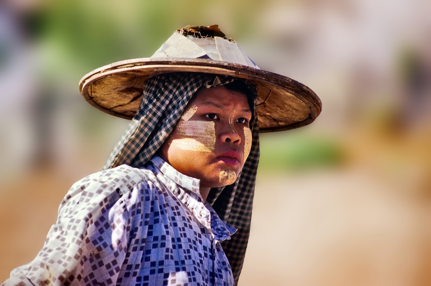 Bäuerin bei harter Arbeit im Norden von Myanmar