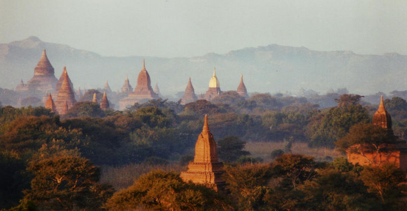 Bagan bei Sonnenaufgang