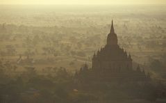 Bagan im Morgendunst