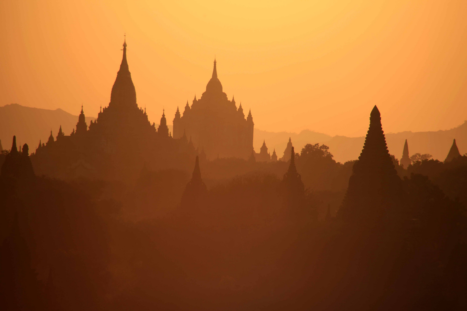 Bagan in der Abenddämmerung