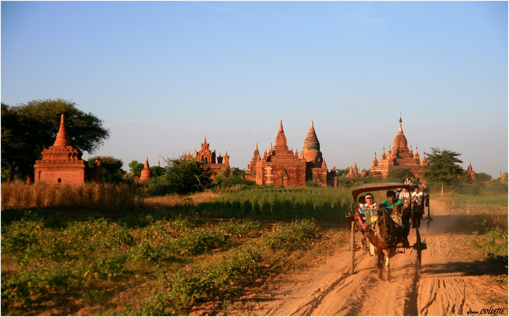 Bagan, pagodes et stûpas.
