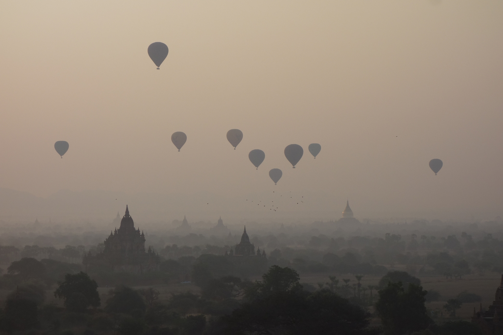 Bagan - Tempel und Ballons