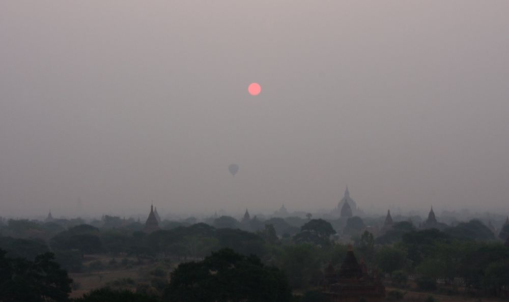 Bagan - Tempelstätte in Birma by Eltje Jonassen 