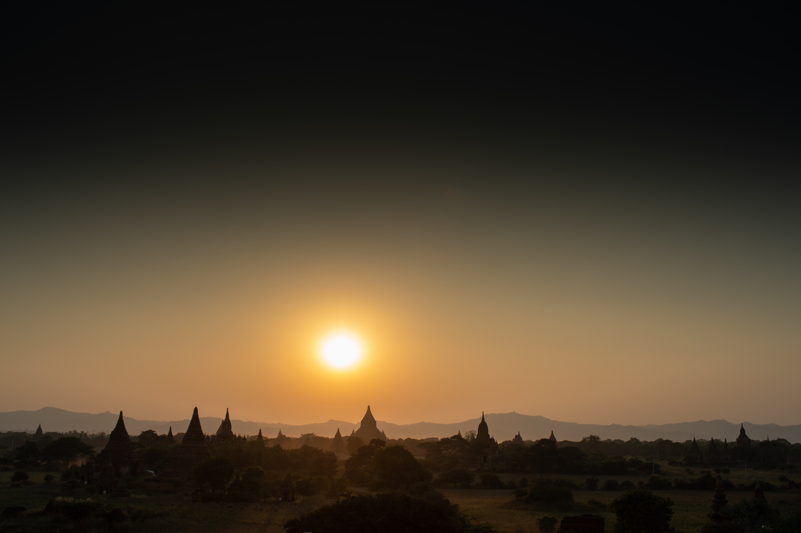 Bagan Totale im Sonnenuntergang