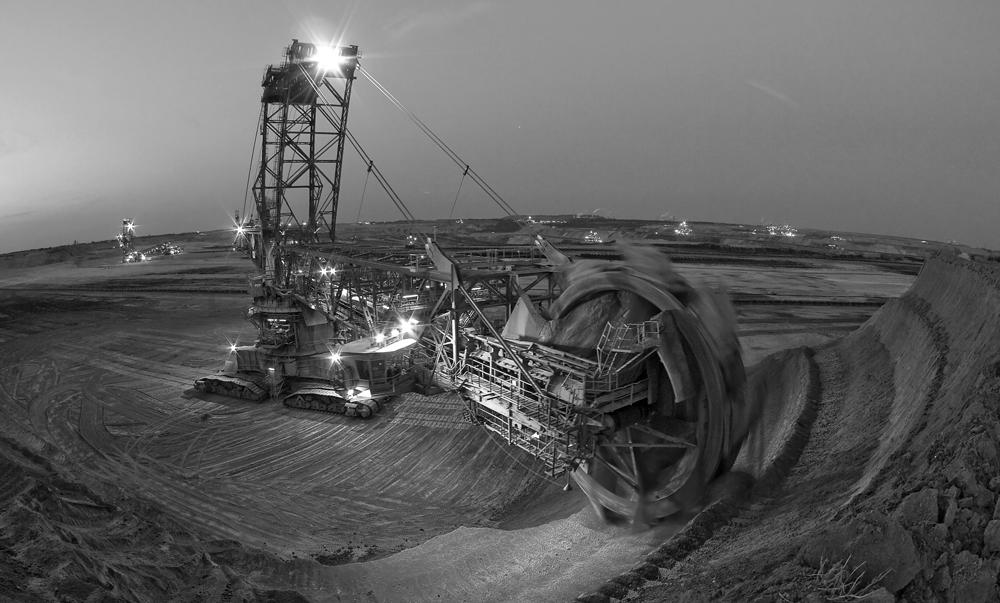 Bagger 258 in der Nacht.