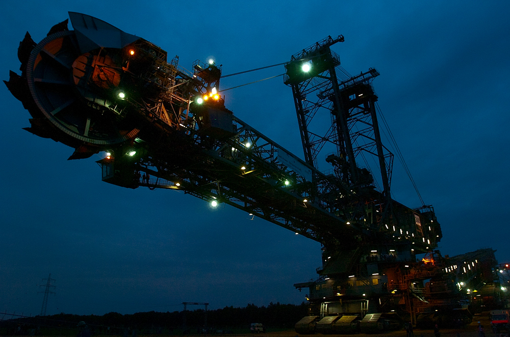 Bagger 260 quert die A61