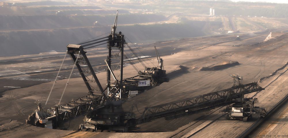 Bagger 288 im ersten Morgenlicht.