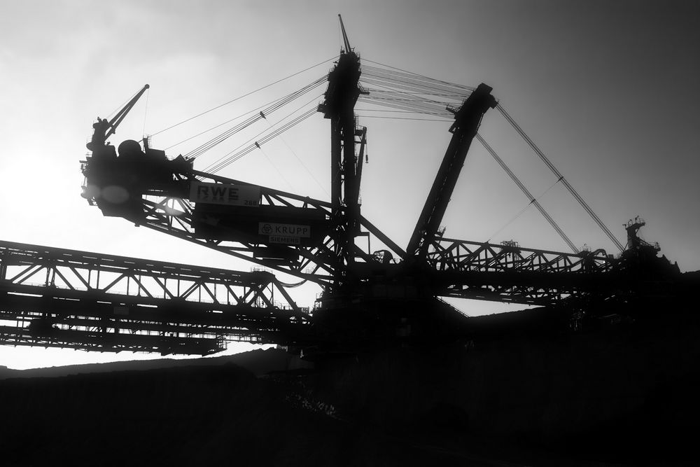 Bagger 288 im Gegenlicht