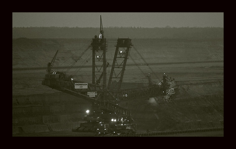 Bagger 291 in der Dämmerung