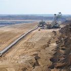 Bagger "am Bande" mit Böschung