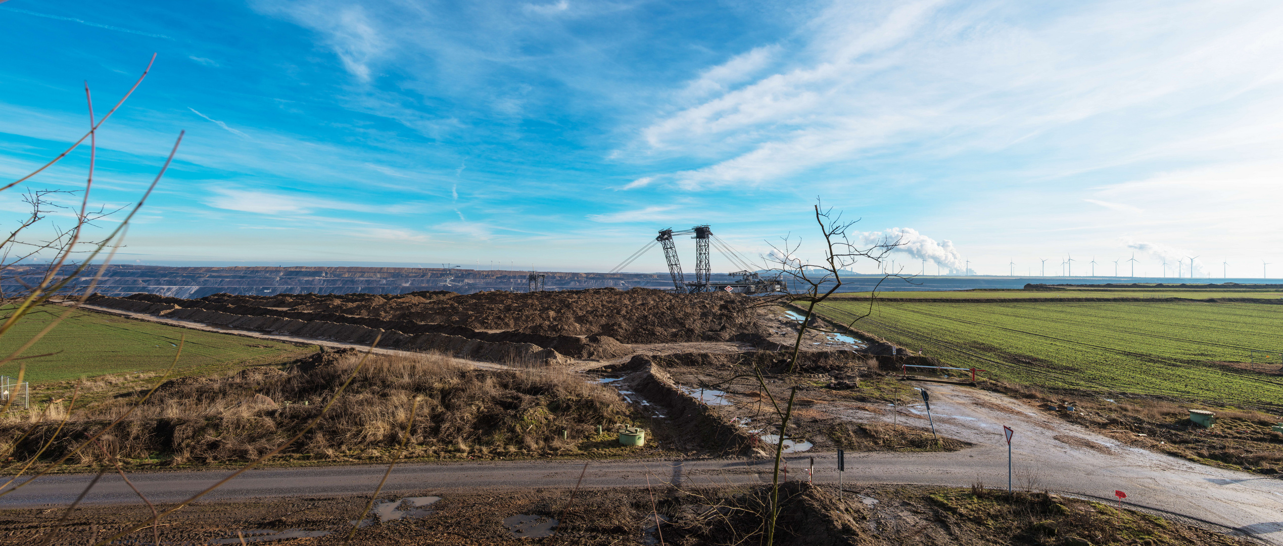 Bagger an der A61