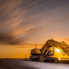 Bagger bei Mondlicht auf der Helgoländer Düne