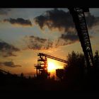 ...bagger bei sonnenuntergang...