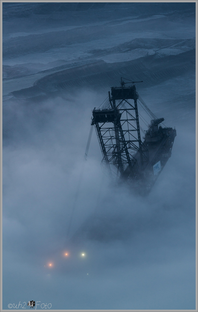 Bagger im Nebel