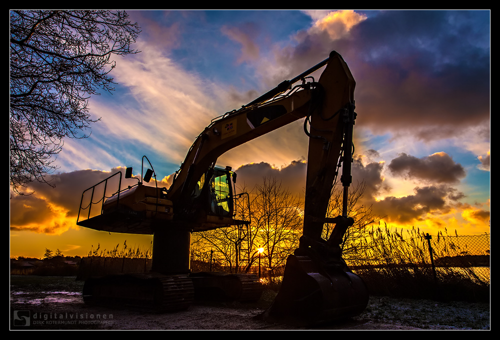 Bagger im Sonnenaufgang (Zingst)