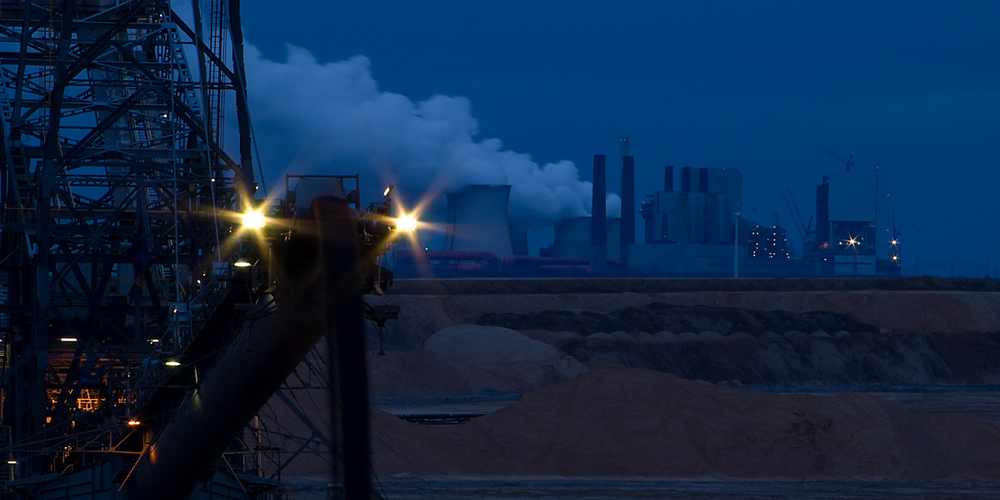 Bagger und Kraftwerk April 2010