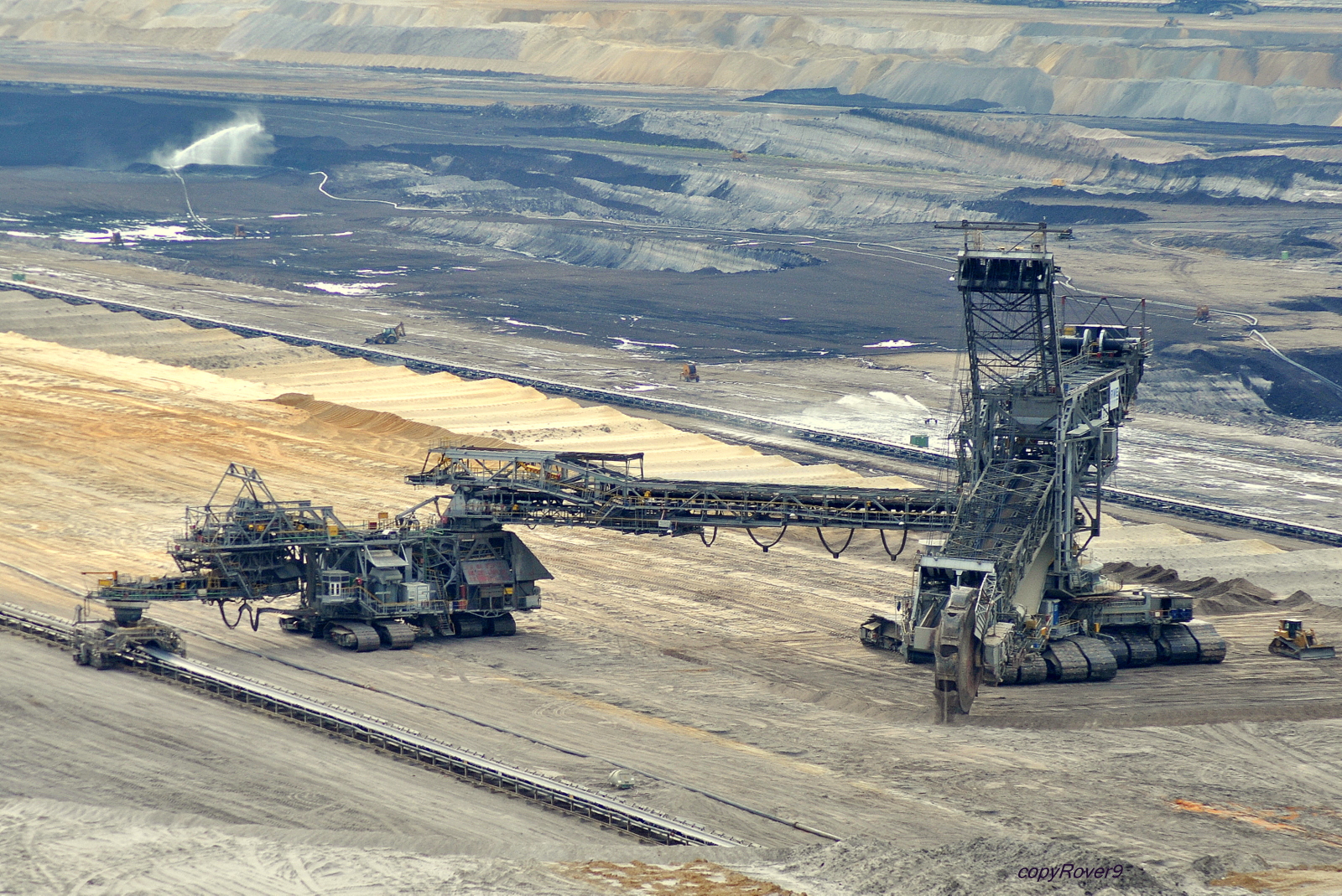 Bagger275 vs Planierraupe