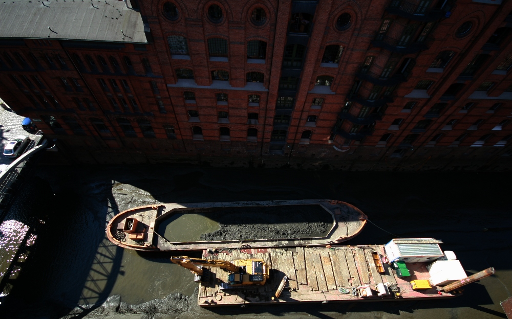 Baggerarbeiten in der Speicherstadt