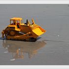 Baggern am Strand