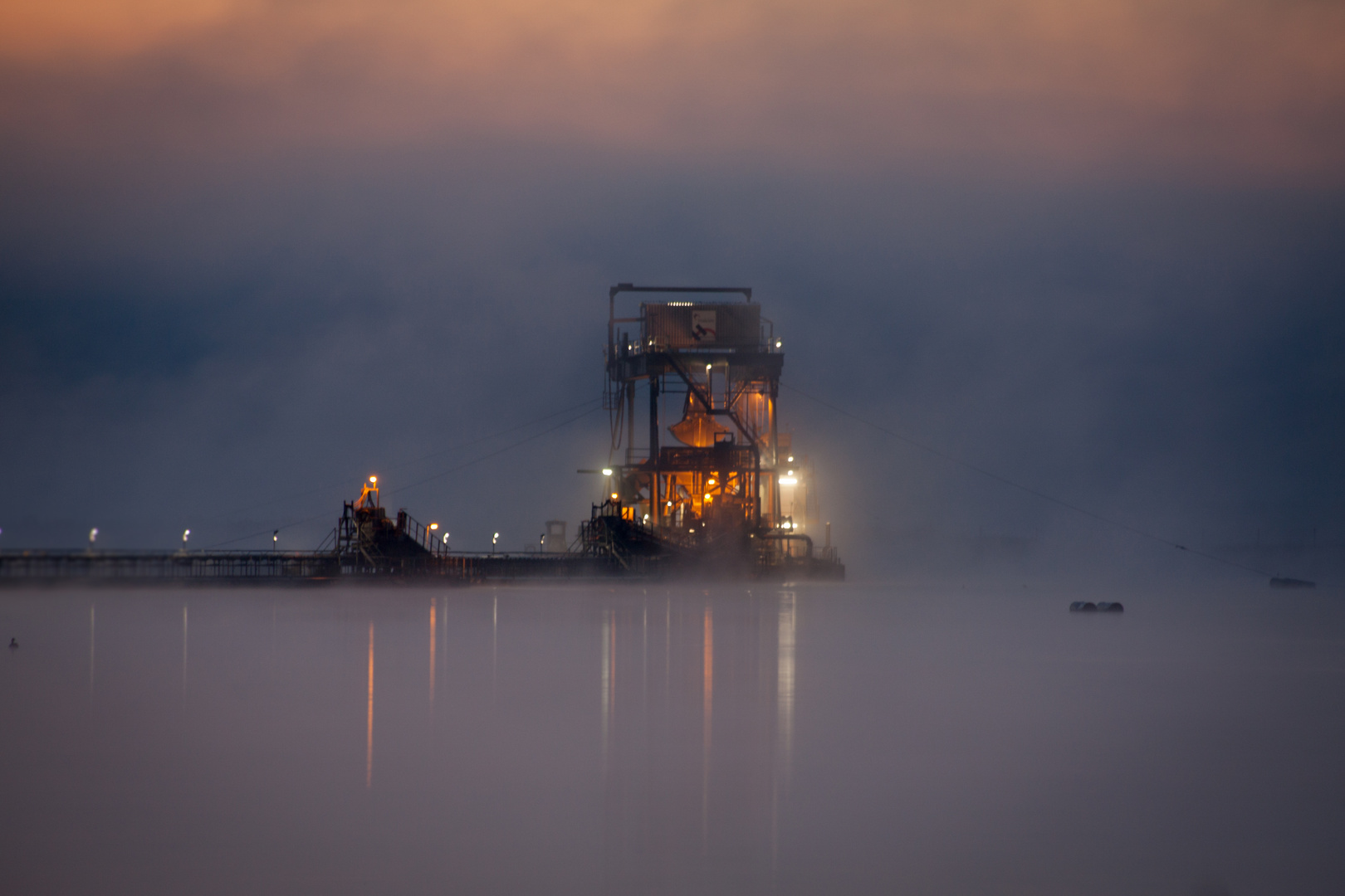 Baggern im Nebel