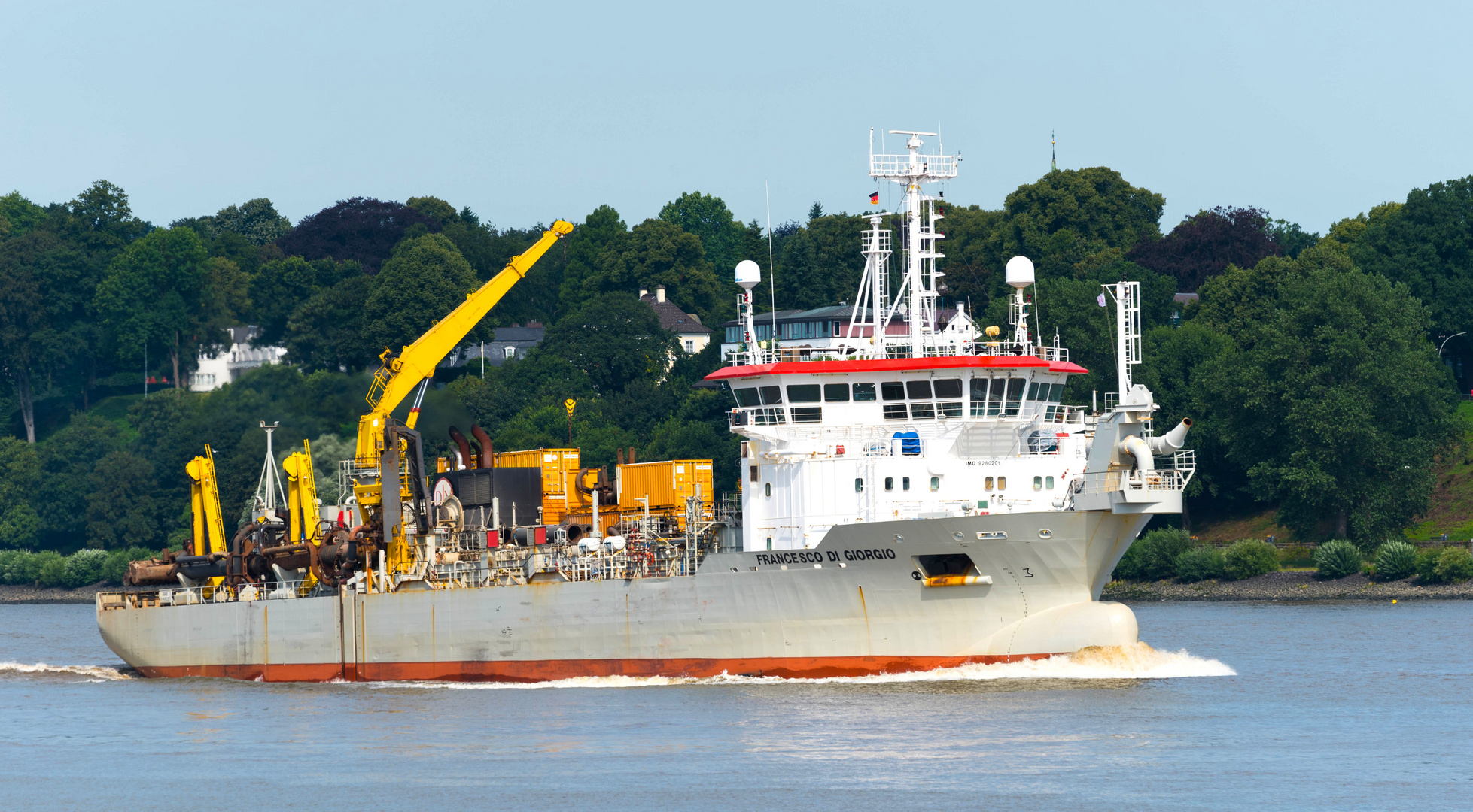 Baggerschiff auf der Elbe