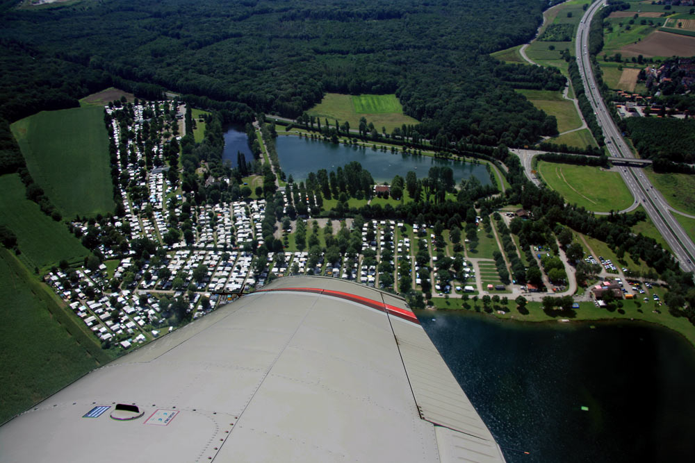 Baggersee mit Campingplatz bei Freiburg