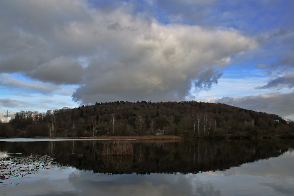 Baggersee mit Spiegelung