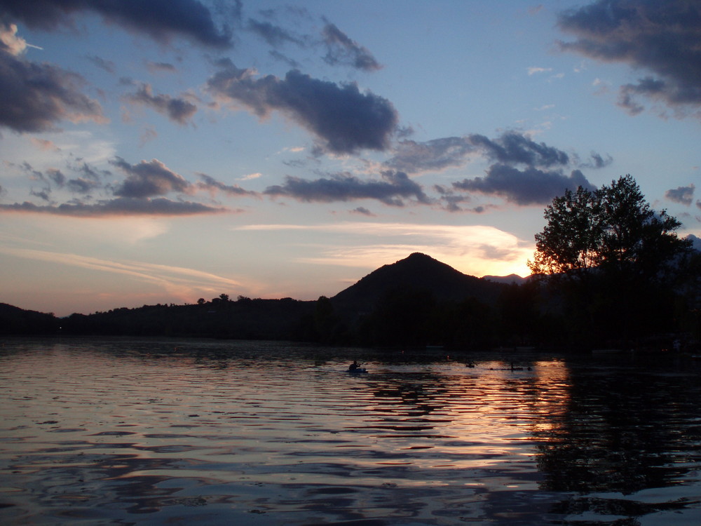 Bagliori sul lago