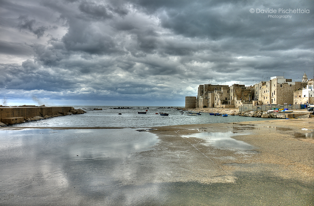 Bagnata dal suo stesso mare