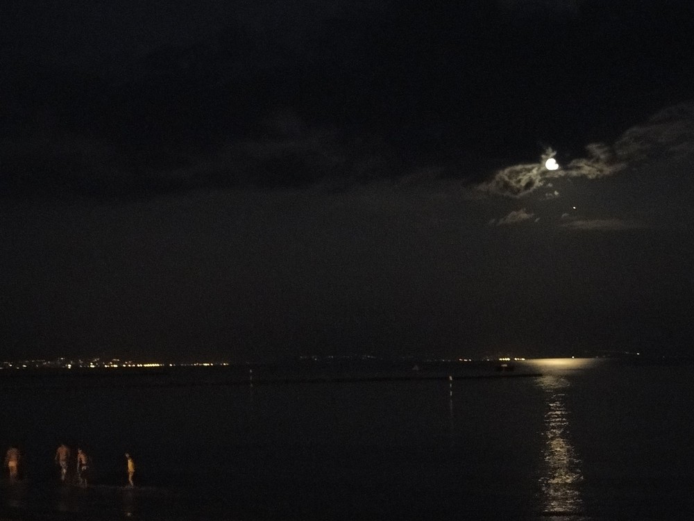 bagno con la luna piena