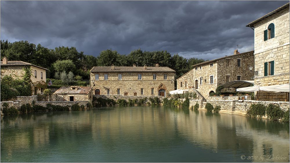 Bagno Vignoni Piazza