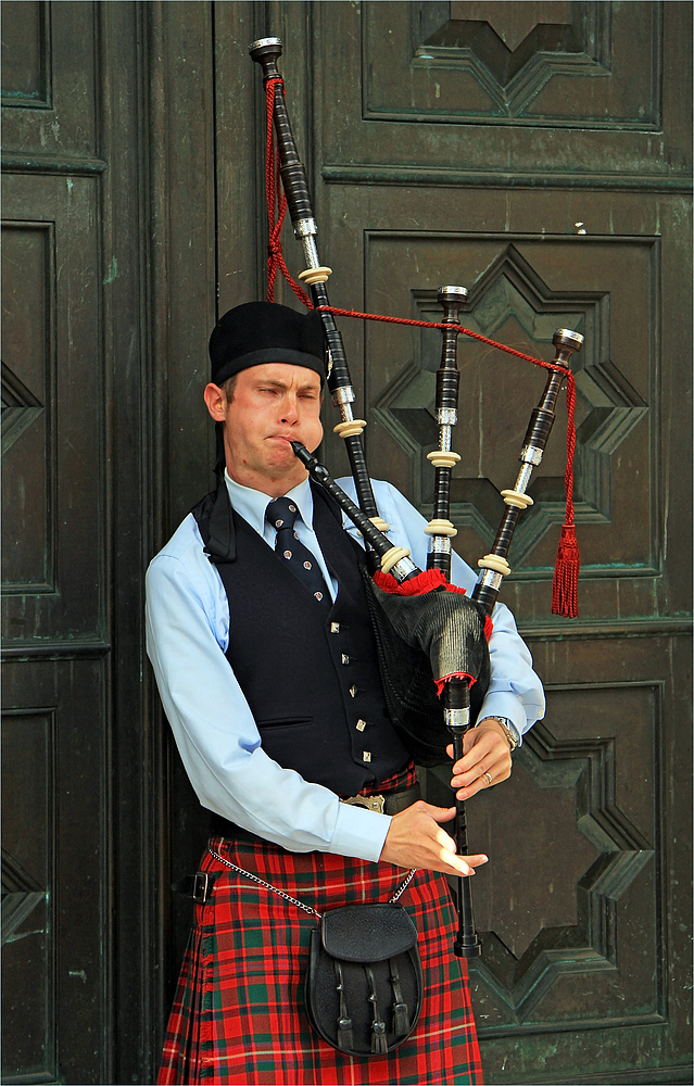 Bagpiper