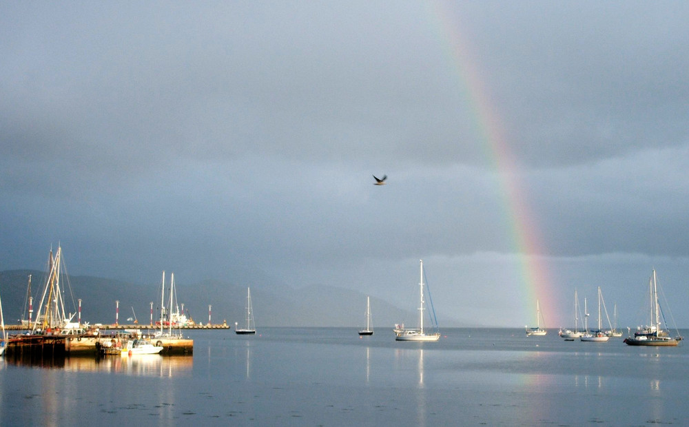 Bahía de Ushuaia con lluvia y sol - A rainy and sunny day on Ushuaia bay