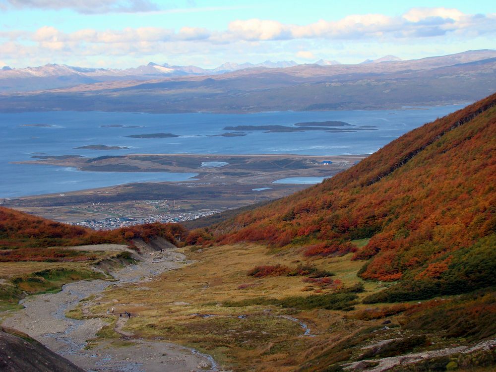 Bahía de Ushuaia, y Canal de Beagle