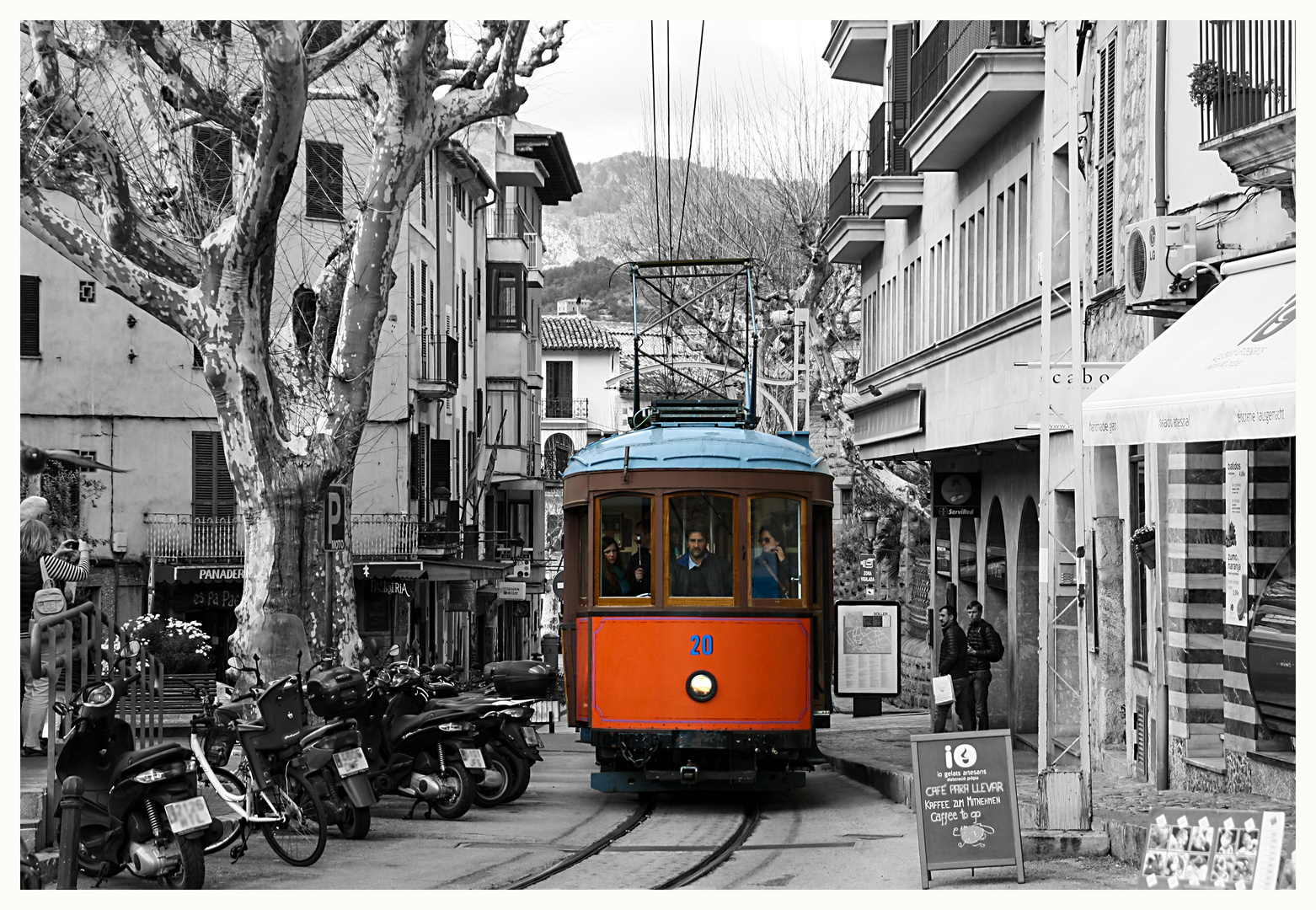 Bahn durch Sóller auf Mallorca