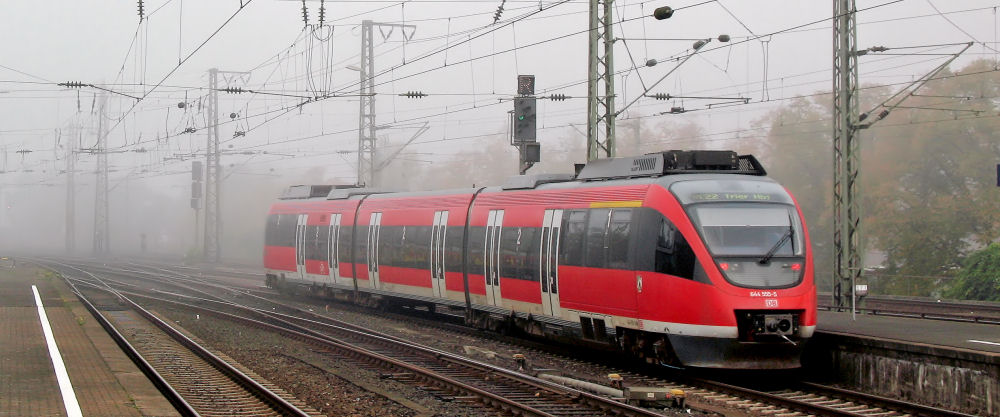 Bahn im Nebel