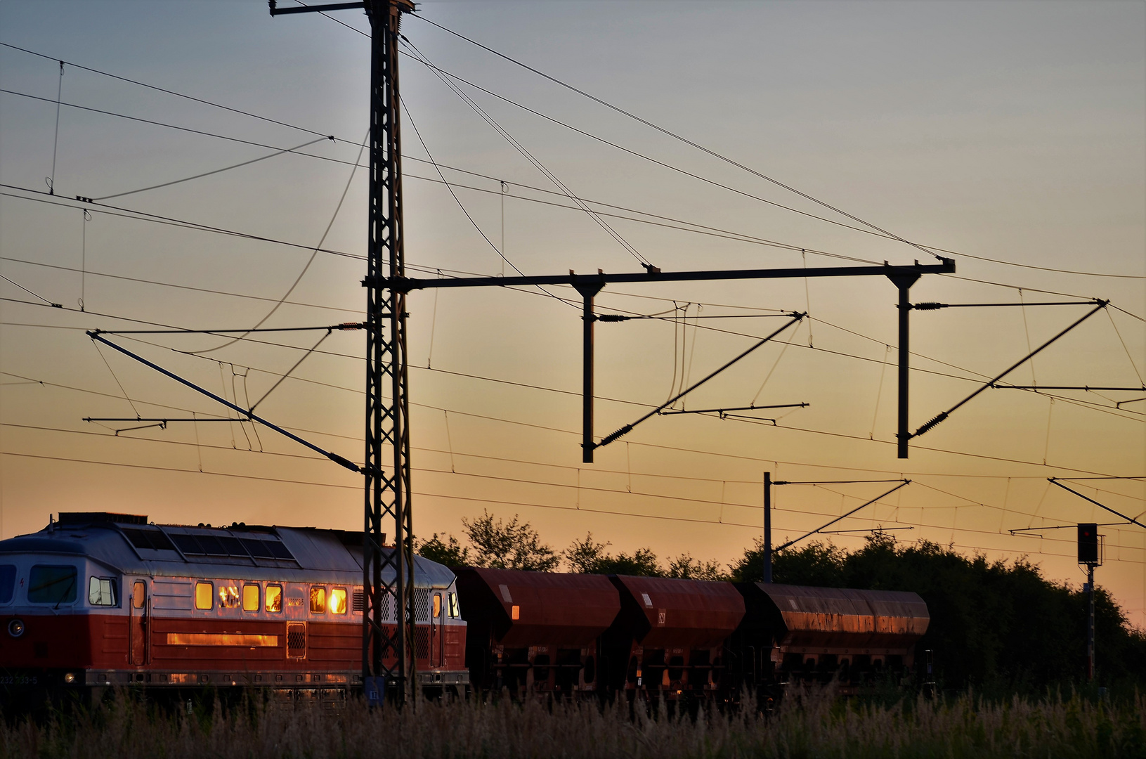 Bahn im Sonnenlicht