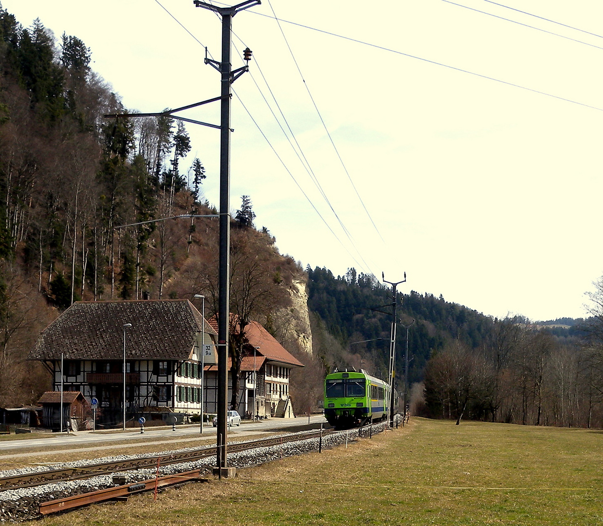 Bahn und Bauernhaus / Ferrocarril y la granja / Chemin de fer et la ferme...01