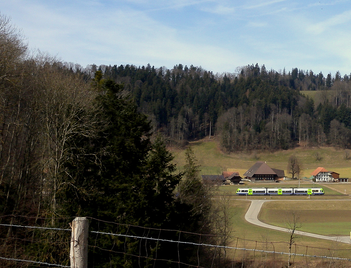 Bahn und Bauernhaus / Ferrocarril y la granja / Chemin de fer et la ferme...02