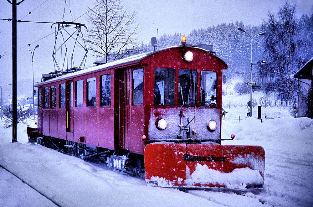 Bahnbetrieb im Schweizer Winter