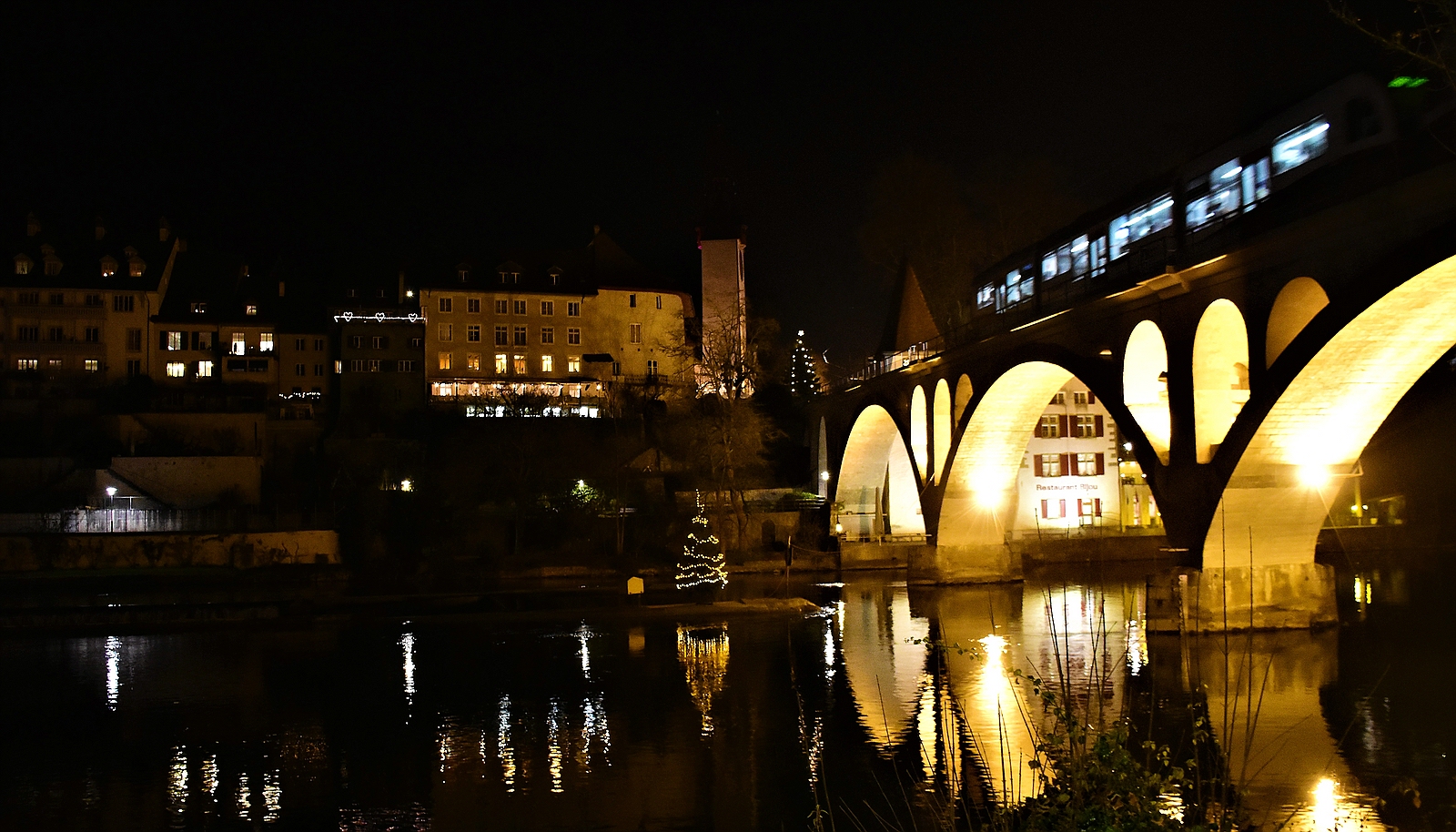 Bahnbrücke bei Bremgarten AG in der Schweiz