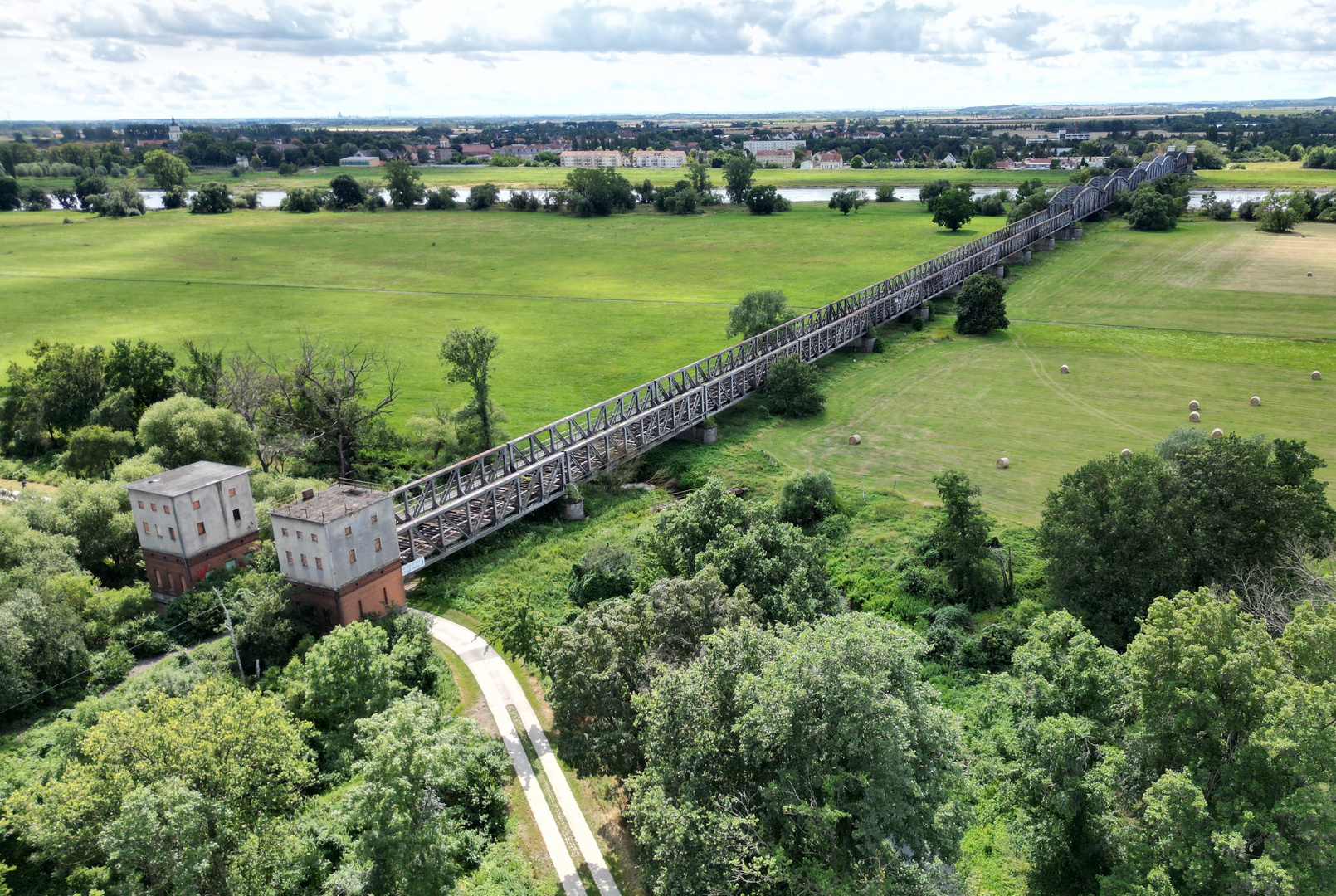 Bahnbrücke 