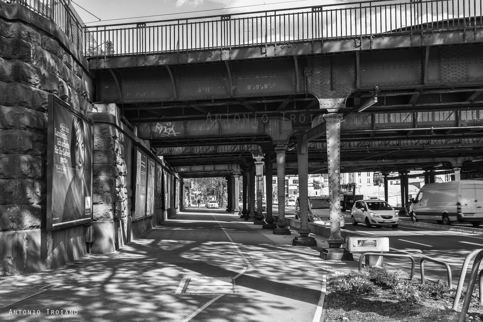 Bahnbrücke im Osthafen