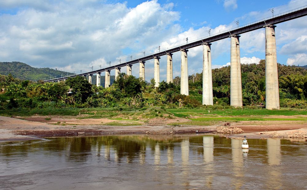 Bahnbrücke über den Mekong