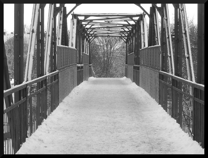 Bahnbrücke zum Rosswurststand - REGENSBURG