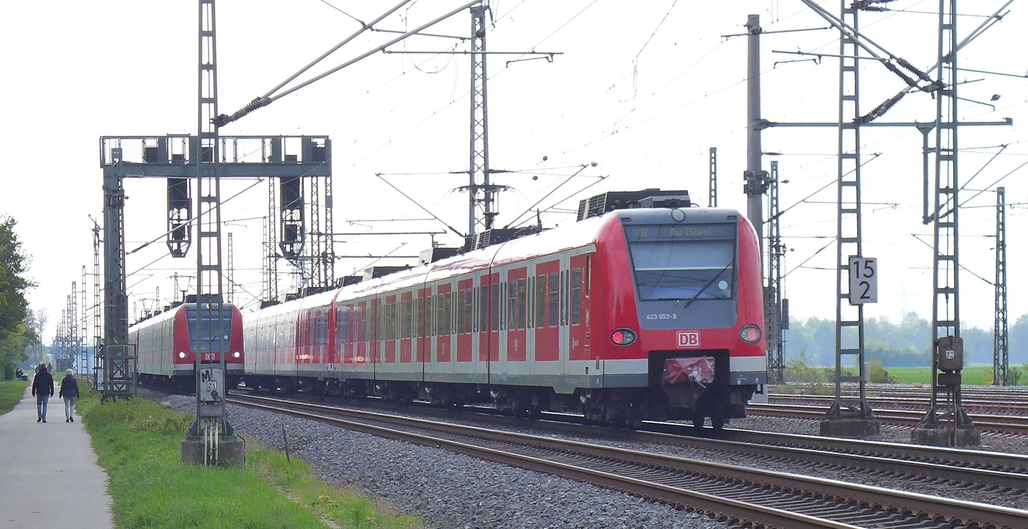 Bahnen an der Signalbrücke 