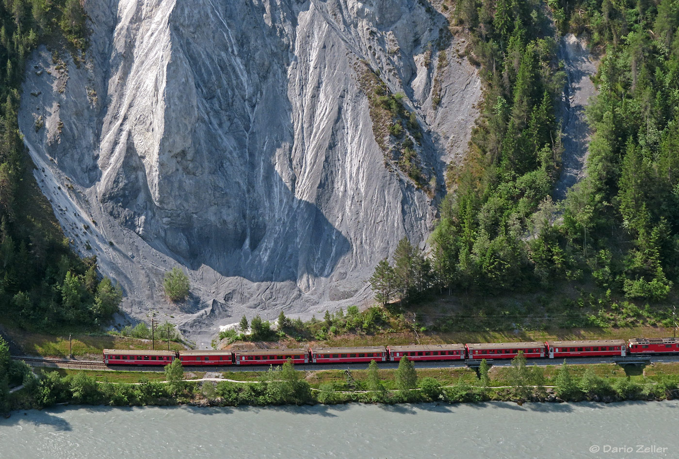 Bahnfahrt durch die Rheinschlucht