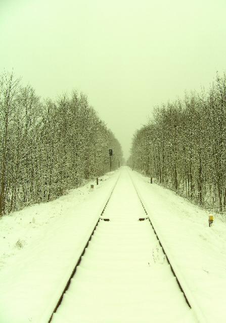 Bahngleise im Schnee