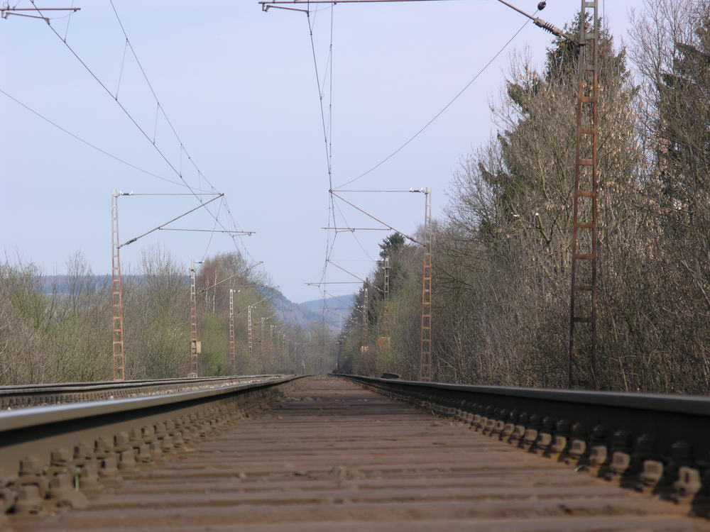 Bahnhauptstrecke geht durch unseren Ort