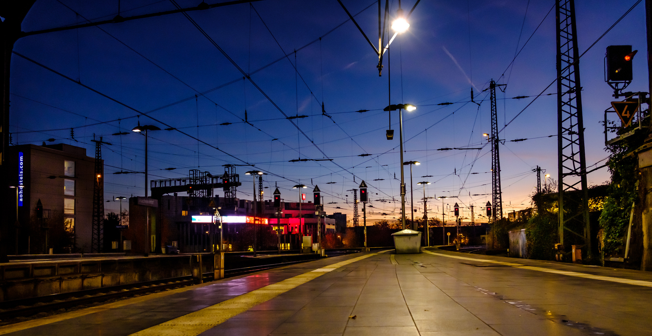 Bahnhof, 6 Uhr Morgens